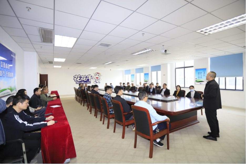 增強(qiáng)消防意識(shí)，筑牢安全底線丨花花牛乳業(yè)集團(tuán)組織消防應(yīng)急演練