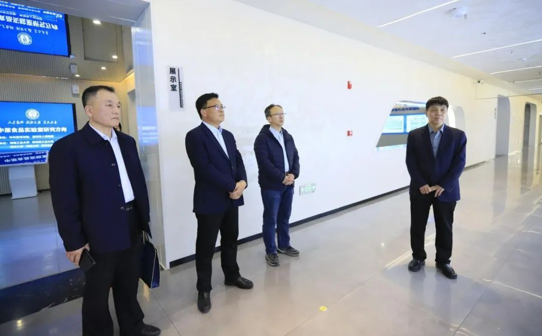 花花牛乳業(yè)集團黨委書記、董事長唐洪峰一行赴中原食品實驗室同中國工程院院士、中原食品實驗室主任任發(fā)政座談交流