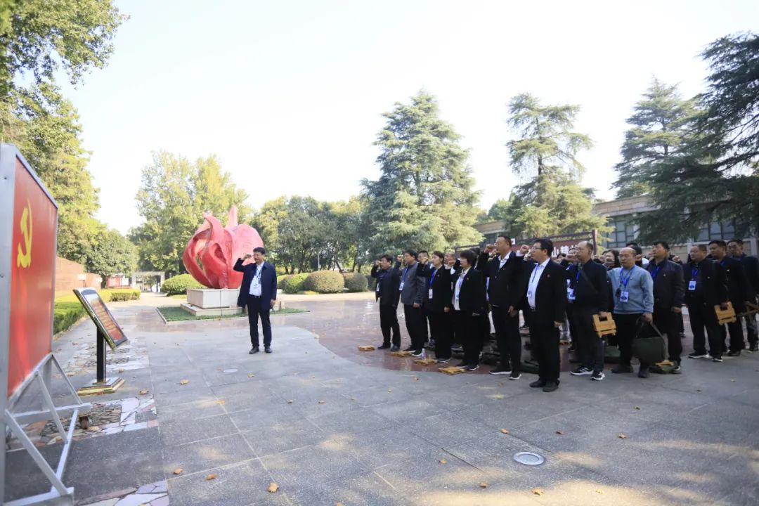 傳承紅色基因·踐行初心使命 | 花花牛乳業(yè)集團黨務(wù)干部赴河南大別山干部學(xué)院開展綜合素質(zhì)提升教育培訓(xùn) 傳承紅色基因·踐行初心使命 | 花花牛乳業(yè)集團黨務(wù)干部赴河南大別山干部學(xué)院開展綜合素質(zhì)提升教育培訓(xùn)