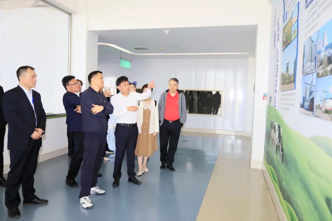 花花牛| 省農(nóng)投集團董事長李曉寰一行蒞臨花花牛調(diào)研指導(dǎo)工作 花花牛| 省農(nóng)投集團董事長李曉寰一行蒞臨花花牛調(diào)研指導(dǎo)工作