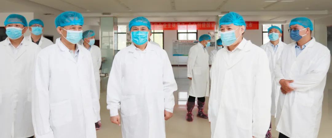 快訊丨河南省人民政府副省長(zhǎng)武國定蒞臨花花牛乳業(yè)集團(tuán)瑞亞牧業(yè)調(diào)研奶源基地建設(shè)情況 快訊丨河南省人民政府副省長(zhǎng)武國定蒞臨花花牛乳業(yè)集團(tuán)瑞亞牧業(yè)調(diào)研奶源基地建設(shè)情況