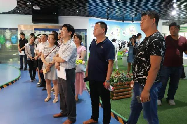 河南省食品安全座談會(huì)暨百場食安講座進(jìn)校園啟動(dòng)儀式在花花牛舉行 河南省食品安全座談會(huì)暨百場食安講座進(jìn)校園啟動(dòng)儀式在花花牛舉行