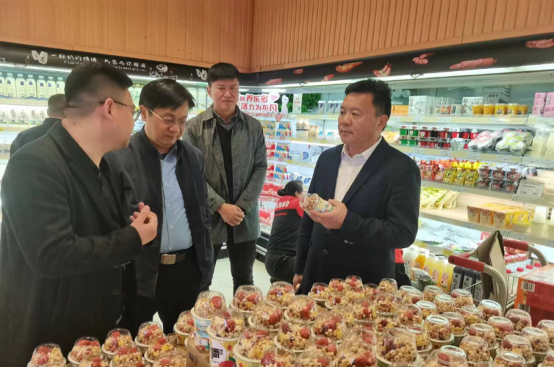 走訪調(diào)研拓市場(chǎng) 凝心聚力謀發(fā)展--花花牛乳業(yè)集團(tuán)黨委書記、董事長(zhǎng)唐洪峰一行走訪銷售終端