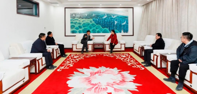 發(fā)揮產(chǎn)業(yè)優(yōu)勢 助力鄉(xiāng)村振興 | 民權縣委副書記、縣長王靜嫻會見關曉彥董事長一行