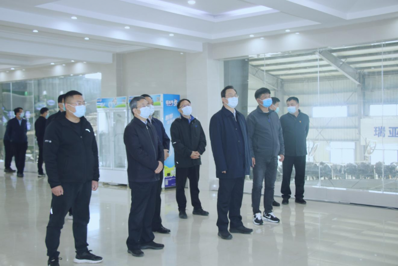 河南省人大常委會(huì)黨組書記、副主任孔昌生蒞臨花花牛魯山瑞亞牧場參觀調(diào)研