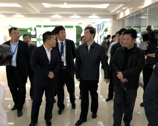 河南省委副書記、省長陳潤兒一行蒞臨 花花牛集團魯山瑞亞牧業(yè)有限公司視察調研