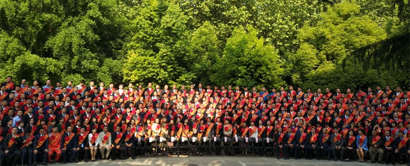 河南花花牛乳業(yè)集團股份有限公司阮曉琦、王曉龍榮獲“鄭州市勞動模范”榮譽稱號