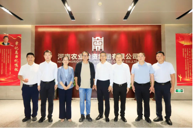 東方甄選俞敏洪先生到訪河南農(nóng)投集團，品嘗花花牛產(chǎn)品并給予高度評價